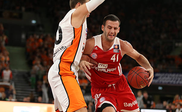 也让看台上 也让看台上