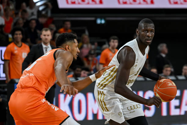 虽然德罗赞 虽然德罗赞